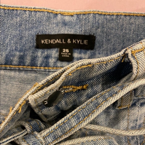KENDAL & KYLIE JEANS - Picture 3 of 3